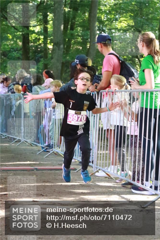 22.09.2024 - 32. Volkslauf durch das schöne Alstertal H.Heesch http://msf.ph/oto/7110472 22.09.2024 10:46:35 Ziel 5006, 5014, 5970 meine-sportfotos.de