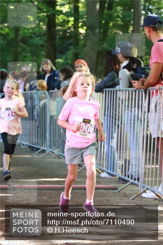 22.09.2024 - 32. Volkslauf durch das schöne Alstertal H.Heesch http://msf.ph/oto/7110490 22.09.2024 10:46:36 Ziel 5006, 5014, 5015, 5970 meine-sportfotos.de