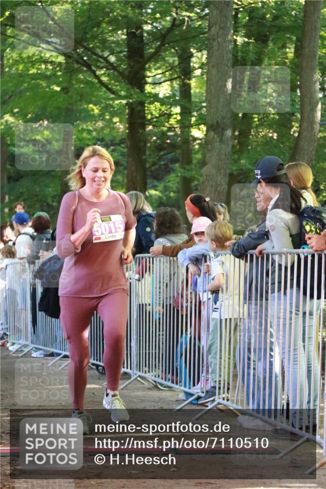 22.09.2024 - 32. Volkslauf durch das schöne Alstertal H.Heesch http://msf.ph/oto/7110510 22.09.2024 10:46:42 Ziel 5006, 5014, 5015 meine-sportfotos.de