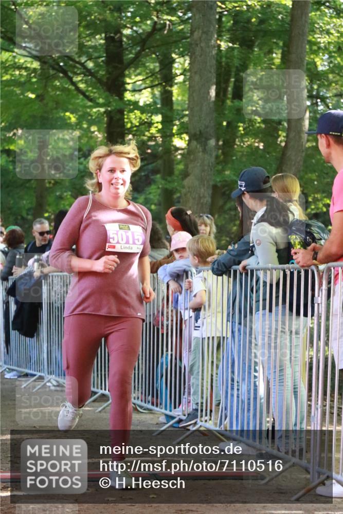 22.09.2024 - 32. Volkslauf durch das schöne Alstertal H.Heesch http://msf.ph/oto/7110516 22.09.2024 10:46:42 Ziel 5006, 5014, 5015 meine-sportfotos.de