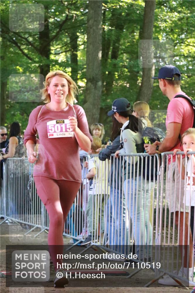 22.09.2024 - 32. Volkslauf durch das schöne Alstertal H.Heesch http://msf.ph/oto/7110519 22.09.2024 10:46:42 Ziel 5006, 5014, 5015 meine-sportfotos.de