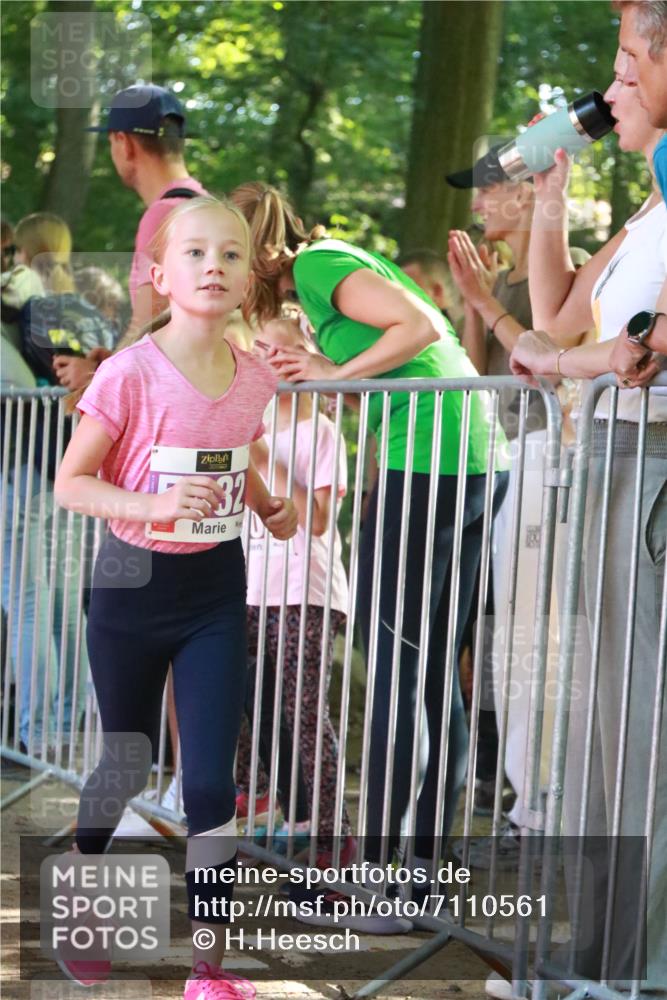 22.09.2024 - 32. Volkslauf durch das schöne Alstertal H.Heesch http://msf.ph/oto/7110561 22.09.2024 10:46:51 Ziel 5023, 5032 meine-sportfotos.de