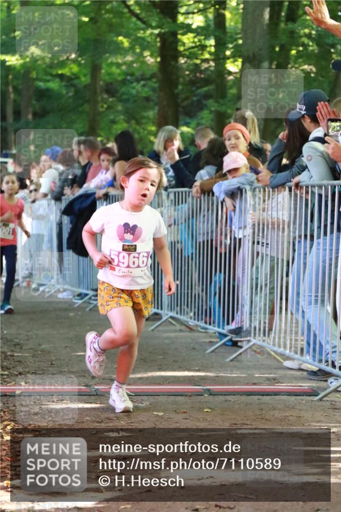 22.09.2024 - 32. Volkslauf durch das schöne Alstertal H.Heesch http://msf.ph/oto/7110589 22.09.2024 10:47:09 Ziel 5001, 5002, 5042, 5966 meine-sportfotos.de