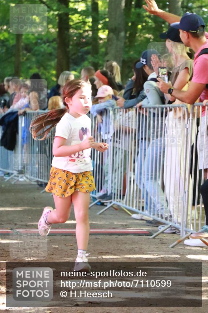 22.09.2024 - 32. Volkslauf durch das schöne Alstertal H.Heesch http://msf.ph/oto/7110599 22.09.2024 10:47:10 Ziel 5001, 5002, 5042, 5966 meine-sportfotos.de
