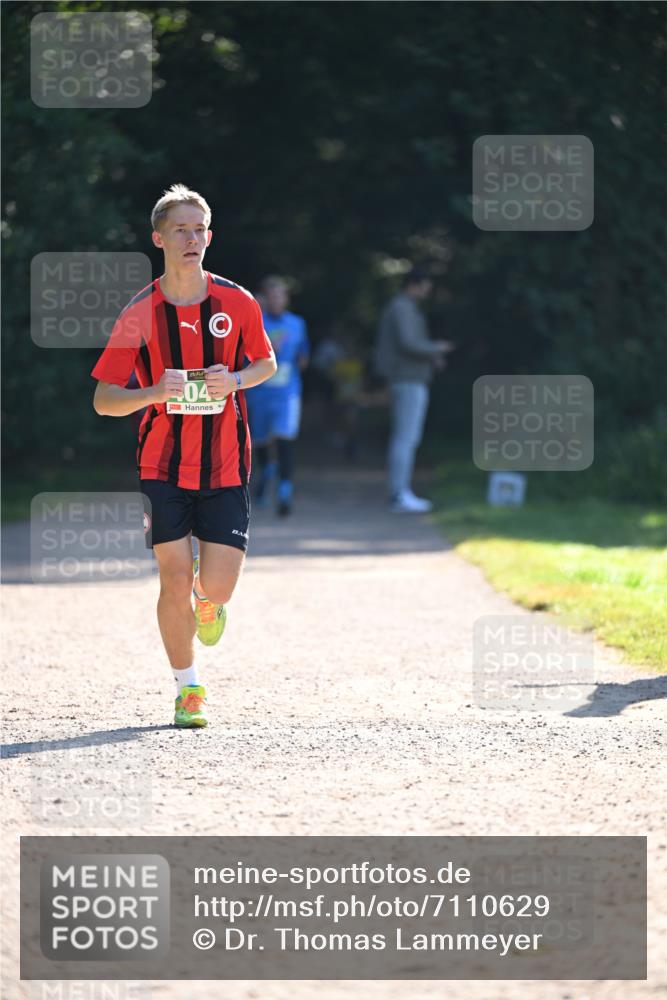 22.09.2024 - 32. Volkslauf durch das schöne Alstertal Dr. Thomas Lammeyer http://msf.ph/oto/7110629 22.09.2024 10:51:19 Laufen 04 meine-sportfotos.de