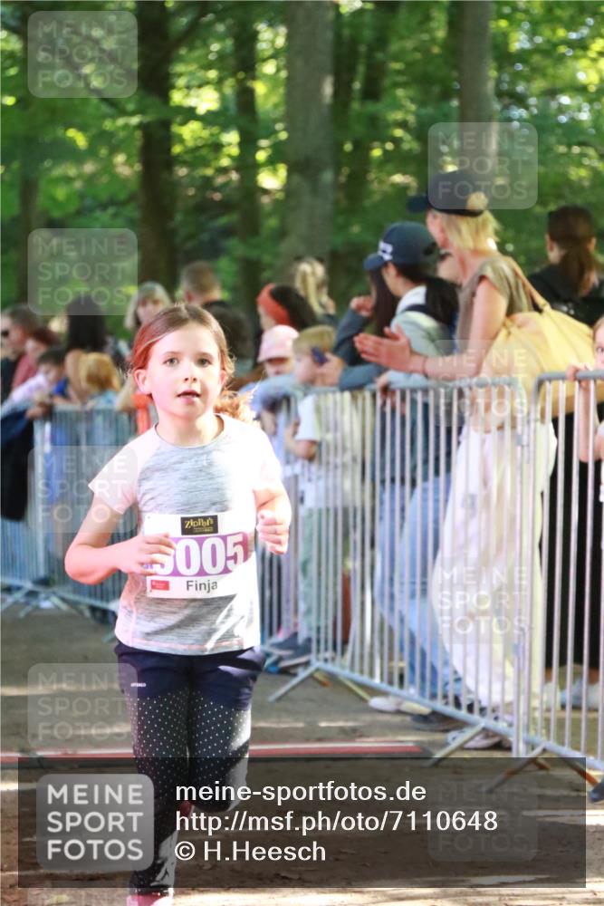 22.09.2024 - 32. Volkslauf durch das schöne Alstertal H.Heesch http://msf.ph/oto/7110648 22.09.2024 10:47:20 Ziel 5005, 5041 meine-sportfotos.de