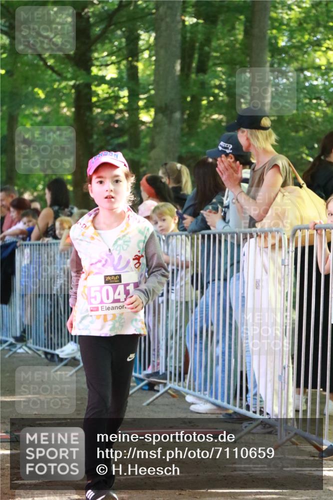 22.09.2024 - 32. Volkslauf durch das schöne Alstertal H.Heesch http://msf.ph/oto/7110659 22.09.2024 10:47:23 Ziel 5005, 5011, 5041, 5044, 5045 meine-sportfotos.de