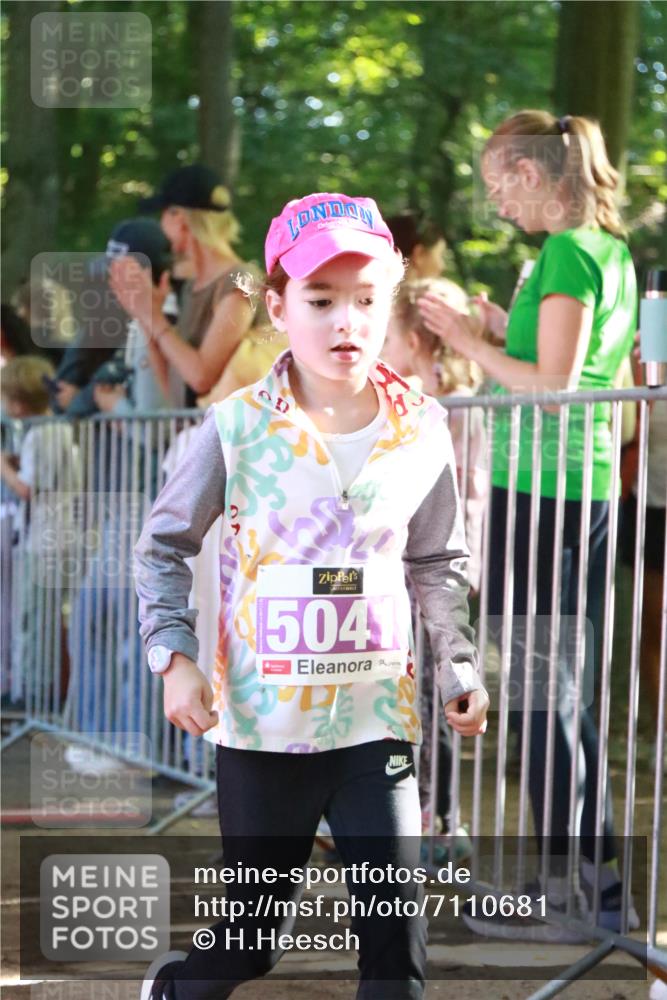 22.09.2024 - 32. Volkslauf durch das schöne Alstertal H.Heesch http://msf.ph/oto/7110681 22.09.2024 10:47:24 Ziel 5005, 5011, 5041, 5044, 5045 meine-sportfotos.de