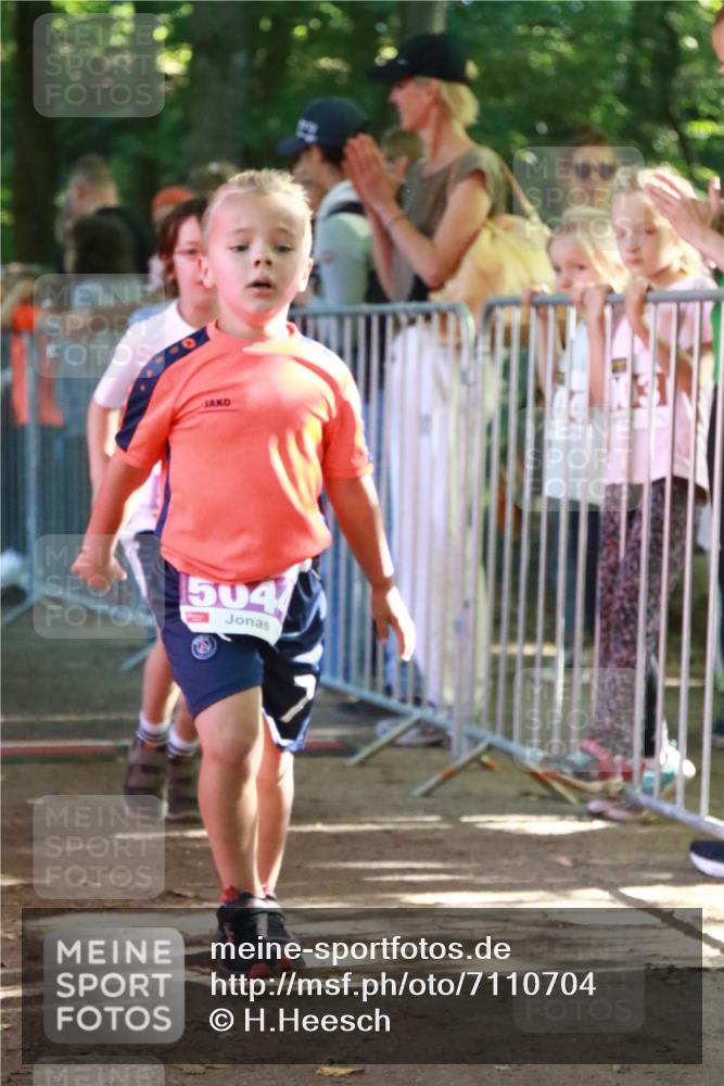 22.09.2024 - 32. Volkslauf durch das schöne Alstertal H.Heesch http://msf.ph/oto/7110704 22.09.2024 10:47:27 Ziel 5011, 5041, 5044, 5045 meine-sportfotos.de