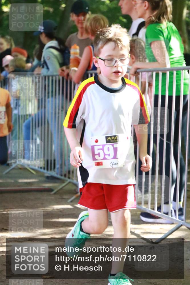 22.09.2024 - 32. Volkslauf durch das schöne Alstertal H.Heesch http://msf.ph/oto/7110822 22.09.2024 10:48:28 Ziel 5008, 5009, 5039, 5969, 5977 meine-sportfotos.de