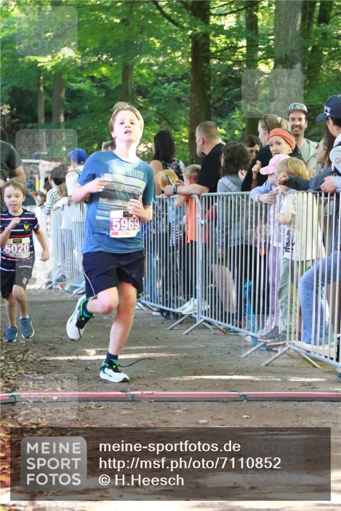 22.09.2024 - 32. Volkslauf durch das schöne Alstertal H.Heesch http://msf.ph/oto/7110852 22.09.2024 10:48:33 Ziel 5008, 5009, 5020, 5028, 5036, 5969, 5971, 5977 meine-sportfotos.de