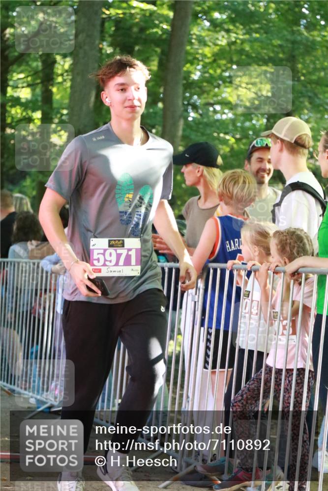 22.09.2024 - 32. Volkslauf durch das schöne Alstertal H.Heesch http://msf.ph/oto/7110892 22.09.2024 10:48:38 Ziel 5013, 5020, 5024, 5028, 5036, 5969, 5971, 5975, 5976 meine-sportfotos.de