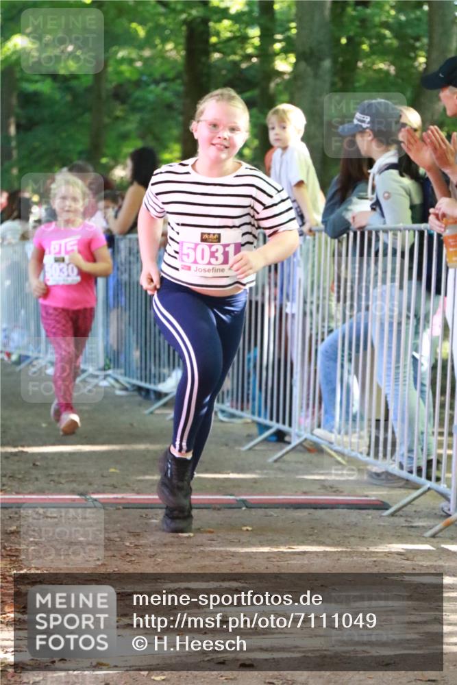 22.09.2024 - 32. Volkslauf durch das schöne Alstertal H.Heesch http://msf.ph/oto/7111049 22.09.2024 10:49:16 Ziel 5030, 5031 meine-sportfotos.de