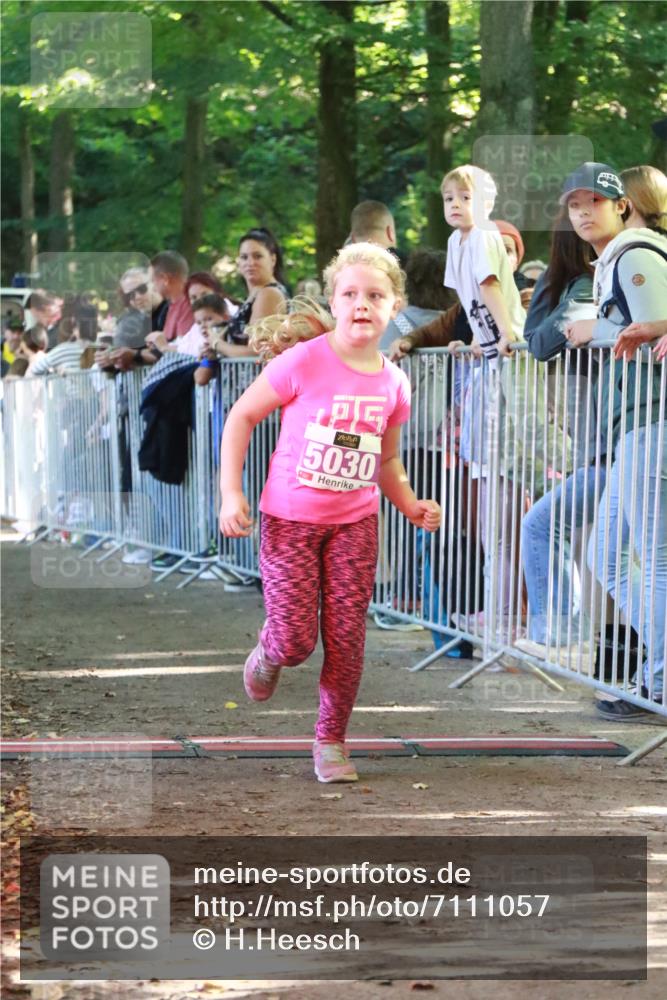 22.09.2024 - 32. Volkslauf durch das schöne Alstertal H.Heesch http://msf.ph/oto/7111057 22.09.2024 10:49:17 Ziel 5030, 5031 meine-sportfotos.de
