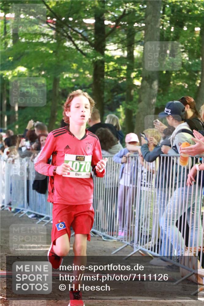 22.09.2024 - 32. Volkslauf durch das schöne Alstertal H.Heesch http://msf.ph/oto/7111126 22.09.2024 10:50:24 Ziel 4005, 4050, 4070 meine-sportfotos.de