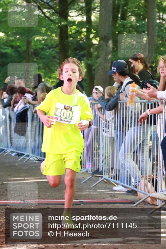 22.09.2024 - 32. Volkslauf durch das schöne Alstertal H.Heesch http://msf.ph/oto/7111145 22.09.2024 10:50:28 Ziel 4005, 4070 meine-sportfotos.de