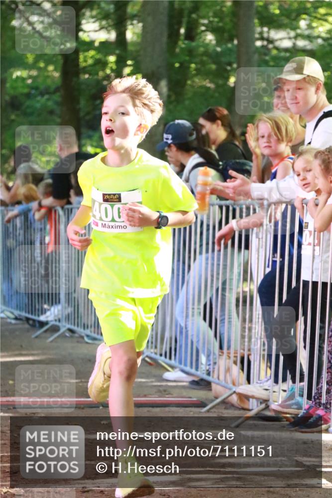 22.09.2024 - 32. Volkslauf durch das schöne Alstertal H.Heesch http://msf.ph/oto/7111151 22.09.2024 10:50:29 Ziel 4005, 4070 meine-sportfotos.de