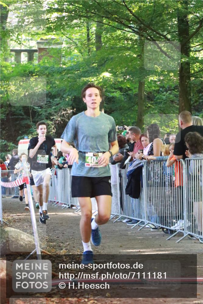 22.09.2024 - 32. Volkslauf durch das schöne Alstertal H.Heesch http://msf.ph/oto/7111181 22.09.2024 10:50:46 Ziel 4047, 4071, 4072, 4965 meine-sportfotos.de