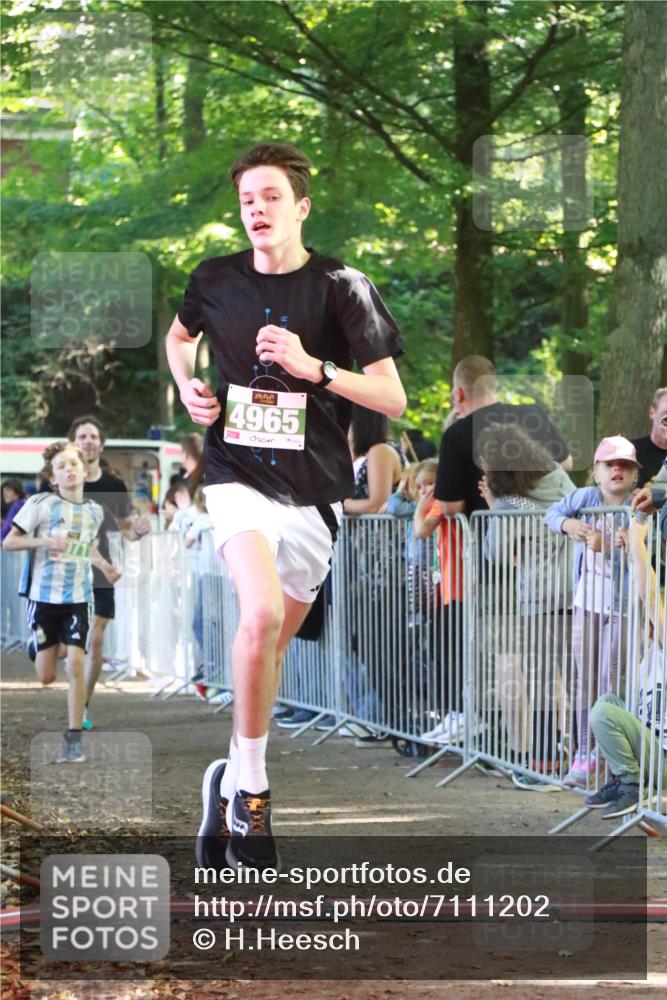 22.09.2024 - 32. Volkslauf durch das schöne Alstertal H.Heesch http://msf.ph/oto/7111202 22.09.2024 10:50:47 Ziel 4047, 4071, 4072, 4956, 4965 meine-sportfotos.de