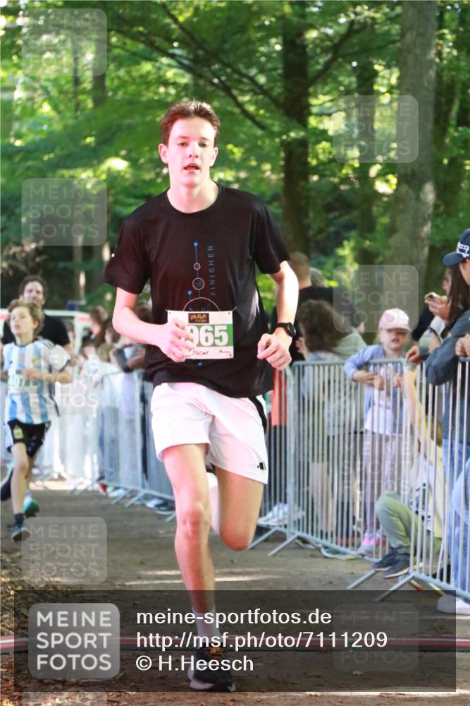 22.09.2024 - 32. Volkslauf durch das schöne Alstertal H.Heesch http://msf.ph/oto/7111209 22.09.2024 10:50:48 Ziel 4047, 4071, 4072, 4956, 4965 meine-sportfotos.de