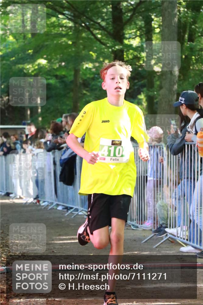 22.09.2024 - 32. Volkslauf durch das schöne Alstertal H.Heesch http://msf.ph/oto/7111271 22.09.2024 10:51:23 Ziel 4104, 4149 meine-sportfotos.de