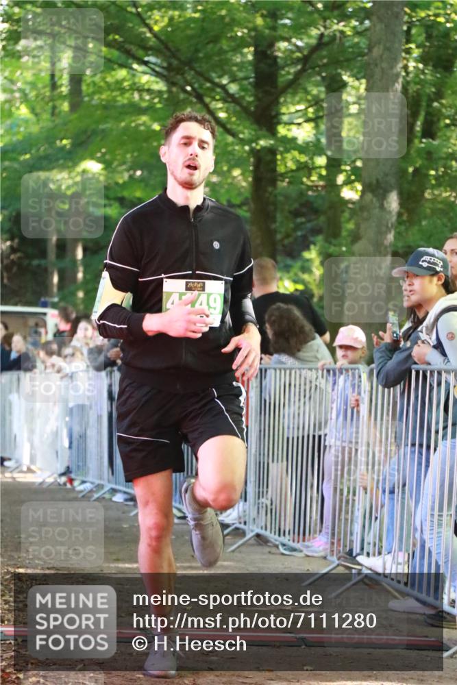 22.09.2024 - 32. Volkslauf durch das schöne Alstertal H.Heesch http://msf.ph/oto/7111280 22.09.2024 10:51:25 Ziel 4104, 4149 meine-sportfotos.de