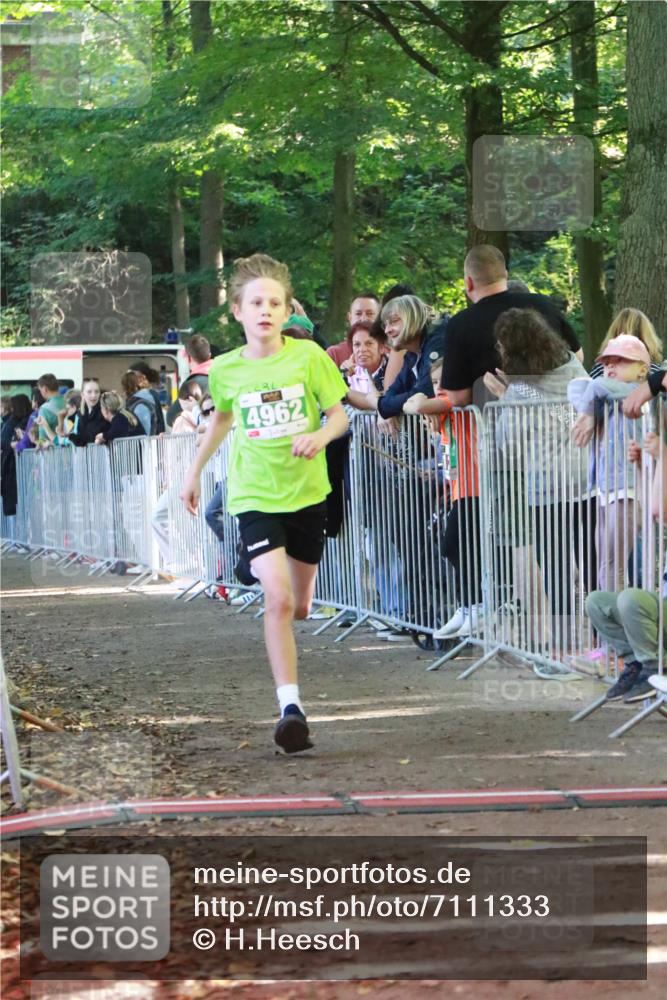 22.09.2024 - 32. Volkslauf durch das schöne Alstertal H.Heesch http://msf.ph/oto/7111333 22.09.2024 10:52:07 Ziel 4962 meine-sportfotos.de