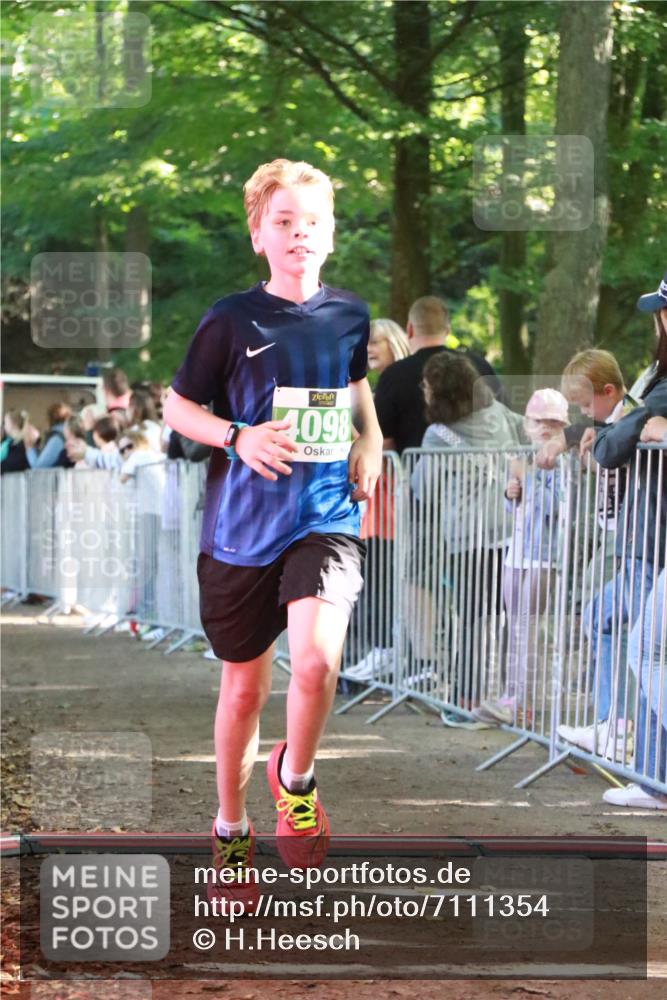 22.09.2024 - 32. Volkslauf durch das schöne Alstertal H.Heesch http://msf.ph/oto/7111354 22.09.2024 10:52:41 Ziel 4001, 4098 meine-sportfotos.de