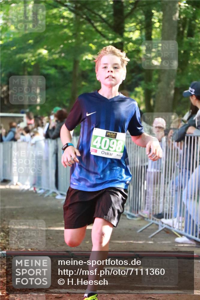 22.09.2024 - 32. Volkslauf durch das schöne Alstertal H.Heesch http://msf.ph/oto/7111360 22.09.2024 10:52:42 Ziel 4001, 4098, 4153 meine-sportfotos.de