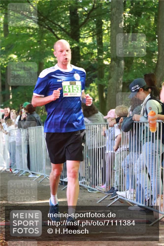 22.09.2024 - 32. Volkslauf durch das schöne Alstertal H.Heesch http://msf.ph/oto/7111384 22.09.2024 10:52:47 Ziel 4001, 4098, 4153 meine-sportfotos.de