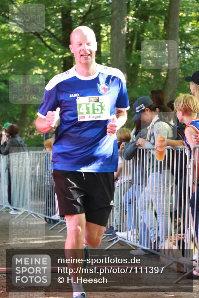 22.09.2024 - 32. Volkslauf durch das schöne Alstertal H.Heesch http://msf.ph/oto/7111397 22.09.2024 10:52:48 Ziel 4001, 4086, 4098, 4153 meine-sportfotos.de