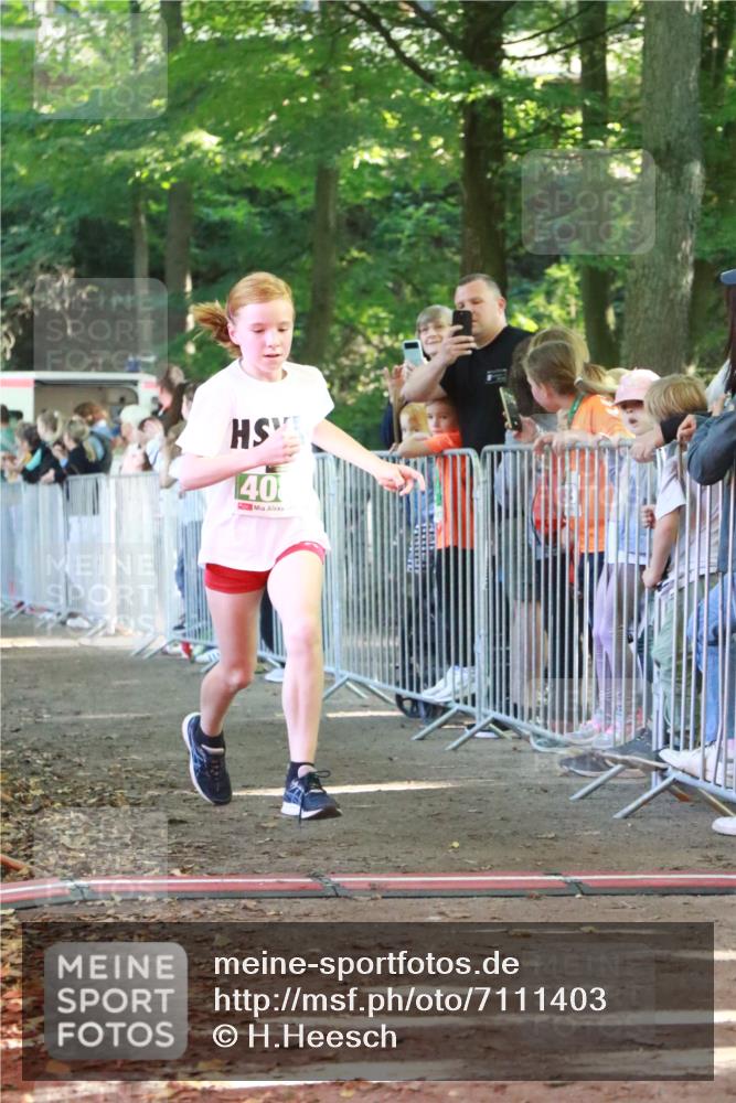 22.09.2024 - 32. Volkslauf durch das schöne Alstertal H.Heesch http://msf.ph/oto/7111403 22.09.2024 10:52:53 Ziel 4001, 4086, 4153 meine-sportfotos.de