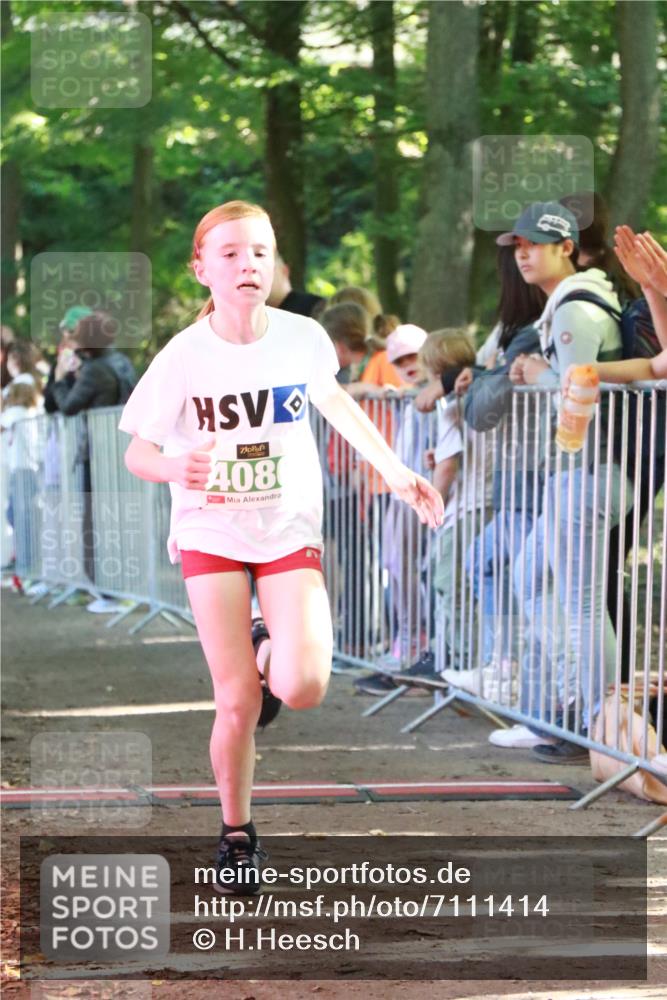 22.09.2024 - 32. Volkslauf durch das schöne Alstertal H.Heesch http://msf.ph/oto/7111414 22.09.2024 10:52:54 Ziel 4038, 4086, 4153 meine-sportfotos.de