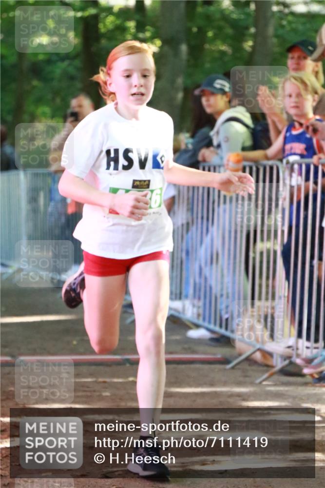 22.09.2024 - 32. Volkslauf durch das schöne Alstertal H.Heesch http://msf.ph/oto/7111419 22.09.2024 10:52:54 Ziel 4038, 4086, 4153 meine-sportfotos.de