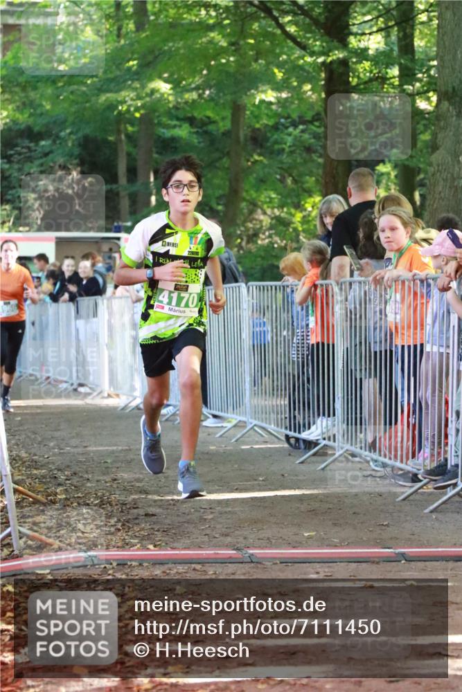 22.09.2024 - 32. Volkslauf durch das schöne Alstertal H.Heesch http://msf.ph/oto/7111450 22.09.2024 10:53:02 Ziel 4035, 4036, 4038, 4170, 4966 meine-sportfotos.de