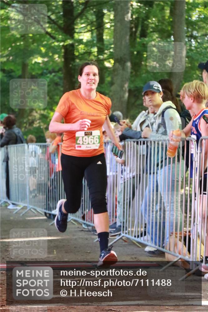 22.09.2024 - 32. Volkslauf durch das schöne Alstertal H.Heesch http://msf.ph/oto/7111488 22.09.2024 10:53:05 Ziel 4035, 4036, 4038, 4170, 4966 meine-sportfotos.de