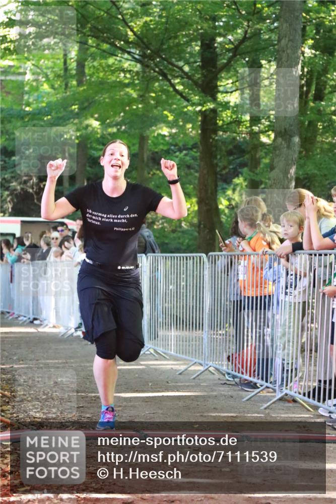 22.09.2024 - 32. Volkslauf durch das schöne Alstertal H.Heesch http://msf.ph/oto/7111539 22.09.2024 10:53:37 Ziel 4002, 4023, 4079, 4954 meine-sportfotos.de