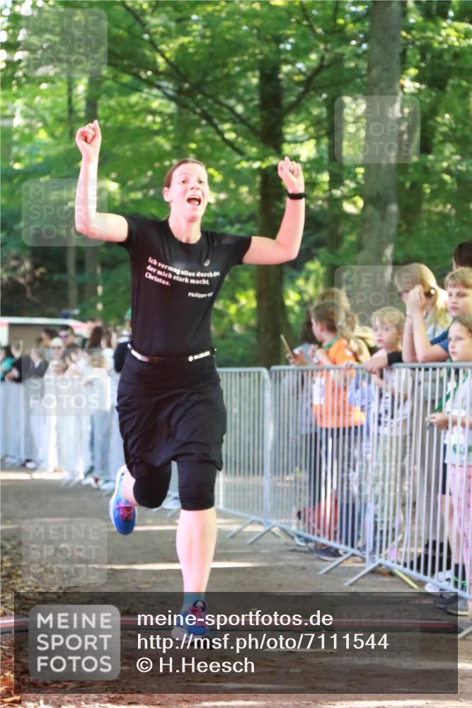 22.09.2024 - 32. Volkslauf durch das schöne Alstertal H.Heesch http://msf.ph/oto/7111544 22.09.2024 10:53:37 Ziel 4002, 4023, 4079, 4954 meine-sportfotos.de