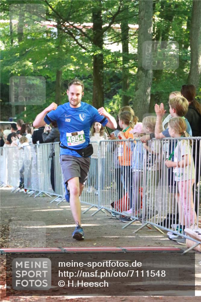 22.09.2024 - 32. Volkslauf durch das schöne Alstertal H.Heesch http://msf.ph/oto/7111548 22.09.2024 10:53:42 Ziel 4002, 4004, 4079, 4954 meine-sportfotos.de