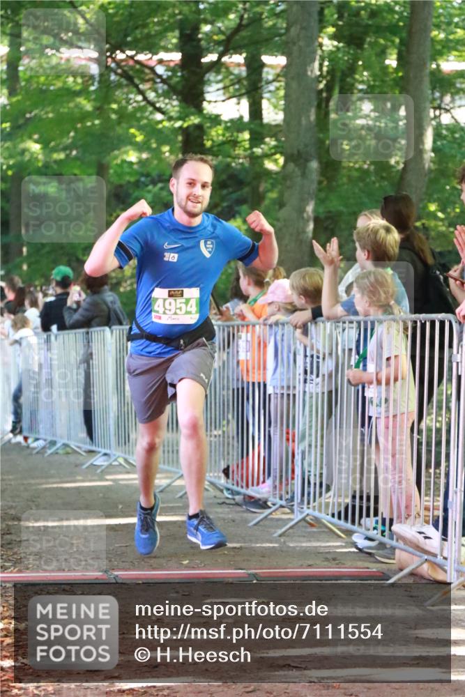 22.09.2024 - 32. Volkslauf durch das schöne Alstertal H.Heesch http://msf.ph/oto/7111554 22.09.2024 10:53:42 Ziel 4002, 4004, 4079, 4954 meine-sportfotos.de