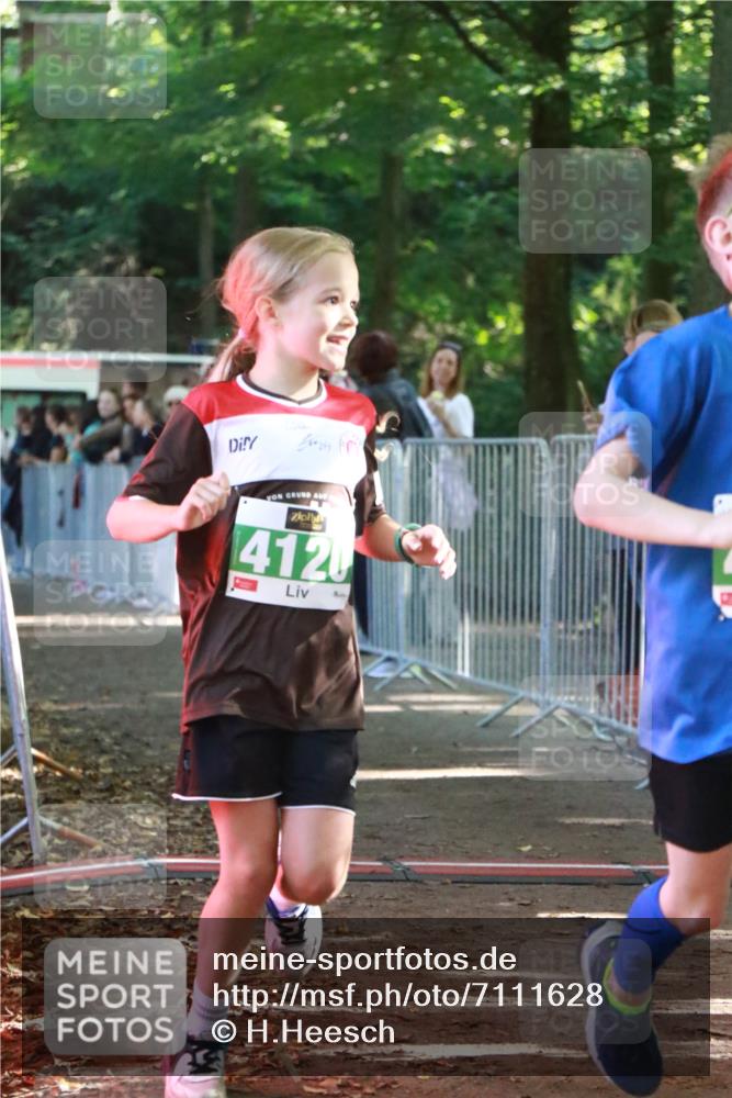 22.09.2024 - 32. Volkslauf durch das schöne Alstertal H.Heesch http://msf.ph/oto/7111628 22.09.2024 10:53:53 Ziel 4120, 4121, 4961 meine-sportfotos.de