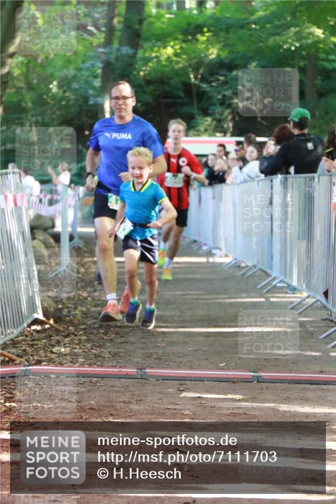 22.09.2024 - 32. Volkslauf durch das schöne Alstertal H.Heesch http://msf.ph/oto/7111703 22.09.2024 10:54:36 Ziel 4046, 4117, 4143, 4144 meine-sportfotos.de
