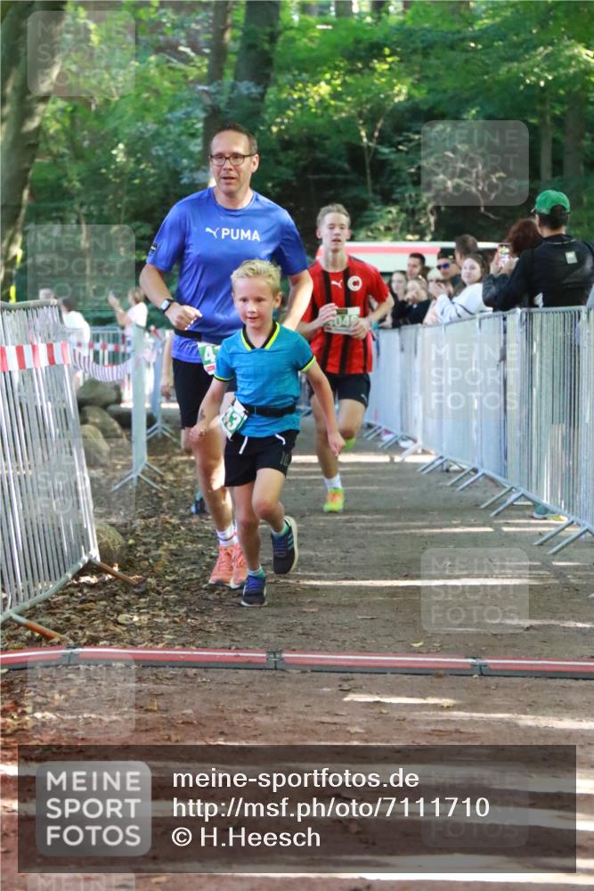 22.09.2024 - 32. Volkslauf durch das schöne Alstertal H.Heesch http://msf.ph/oto/7111710 22.09.2024 10:54:36 Ziel 4046, 4117, 4143, 4144 meine-sportfotos.de