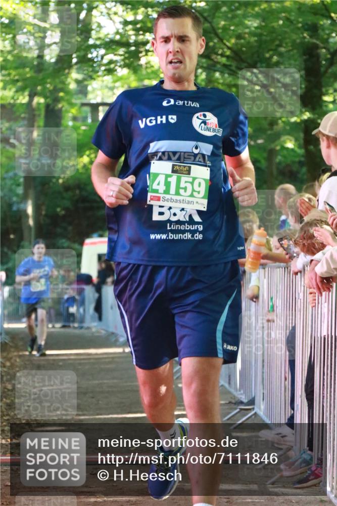 22.09.2024 - 32. Volkslauf durch das schöne Alstertal H.Heesch http://msf.ph/oto/7111846 22.09.2024 10:55:13 Ziel 4142, 4158, 4159, 4951 meine-sportfotos.de