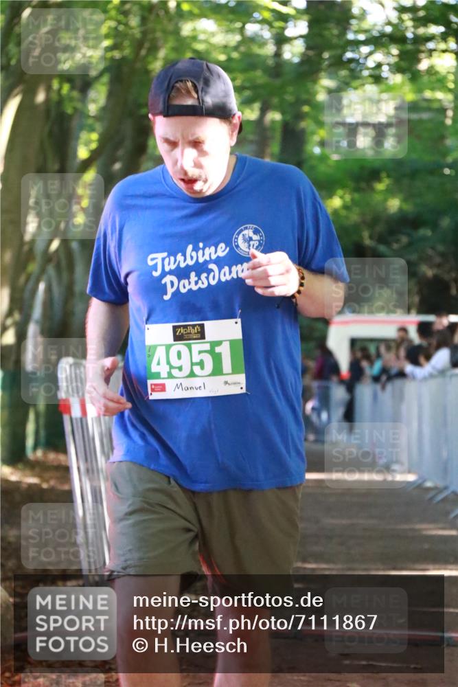 22.09.2024 - 32. Volkslauf durch das schöne Alstertal H.Heesch http://msf.ph/oto/7111867 22.09.2024 10:55:18 Ziel 4126, 4139, 4158, 4159, 4951 meine-sportfotos.de