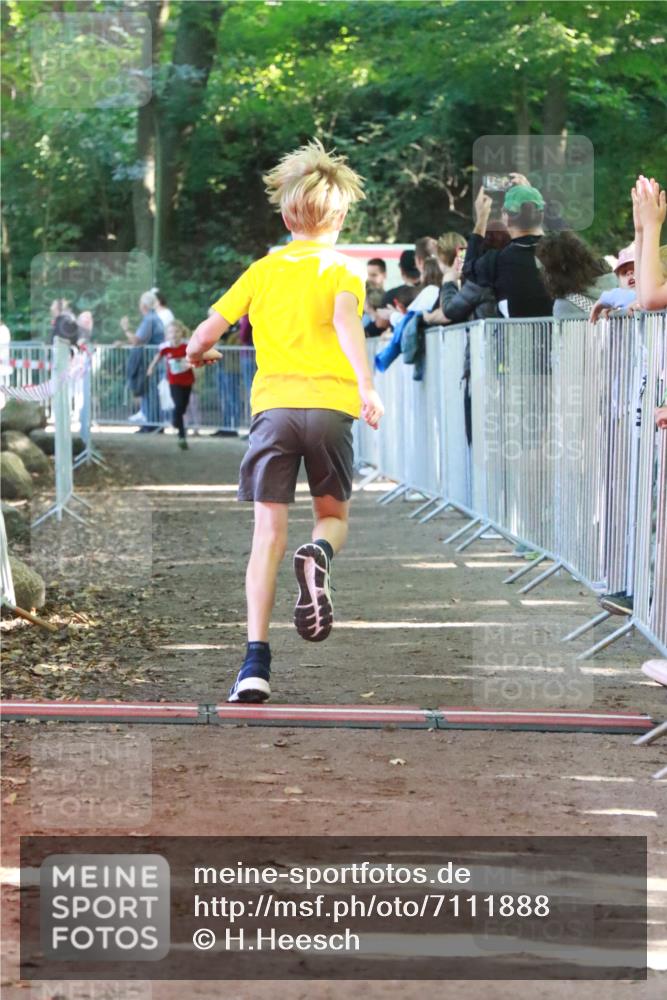 22.09.2024 - 32. Volkslauf durch das schöne Alstertal H.Heesch http://msf.ph/oto/7111888 22.09.2024 10:55:27 Ziel 4045, 4105, 4126, 4139 meine-sportfotos.de