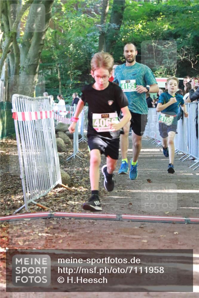22.09.2024 - 32. Volkslauf durch das schöne Alstertal H.Heesch http://msf.ph/oto/7111958 22.09.2024 10:55:45 Ziel 4066, 4103, 4155, 4164, 4165 meine-sportfotos.de