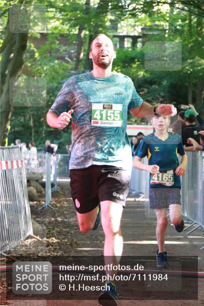 22.09.2024 - 32. Volkslauf durch das schöne Alstertal H.Heesch http://msf.ph/oto/7111984 22.09.2024 10:55:46 Ziel 4066, 4103, 4155, 4164, 4165 meine-sportfotos.de