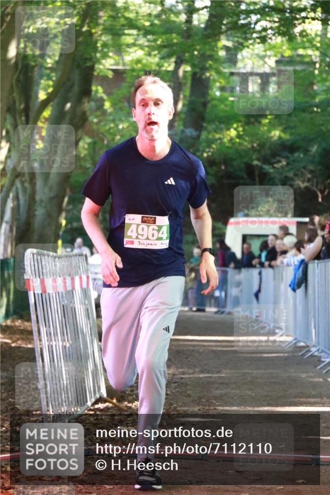 22.09.2024 - 32. Volkslauf durch das schöne Alstertal H.Heesch http://msf.ph/oto/7112110 22.09.2024 10:56:13 Ziel 4026, 4964 meine-sportfotos.de