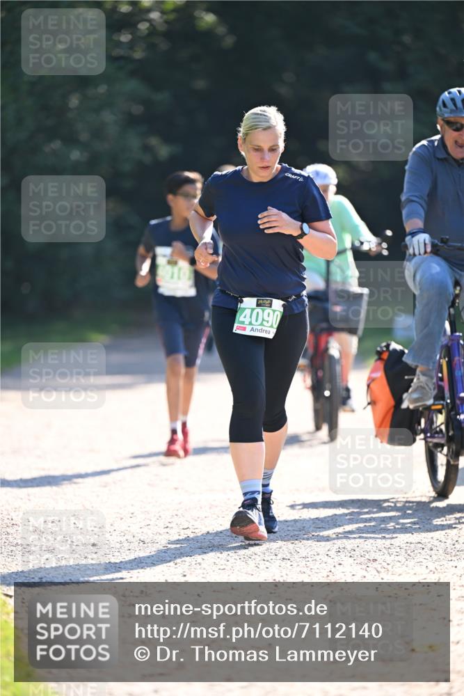 22.09.2024 - 32. Volkslauf durch das schöne Alstertal Dr. Thomas Lammeyer http://msf.ph/oto/7112140 22.09.2024 10:54:38 Laufen 1010, 4090 meine-sportfotos.de